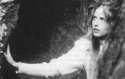 anne_louise_lambert_picnic_at_hanging_rock_1975