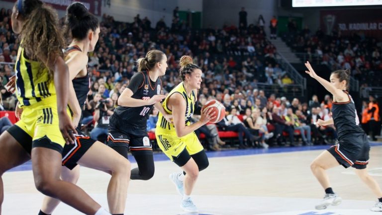 Fenerbahçe Opet Cumhurbaşkanlığı Kupası’nı Bir Kez Daha Kazandı